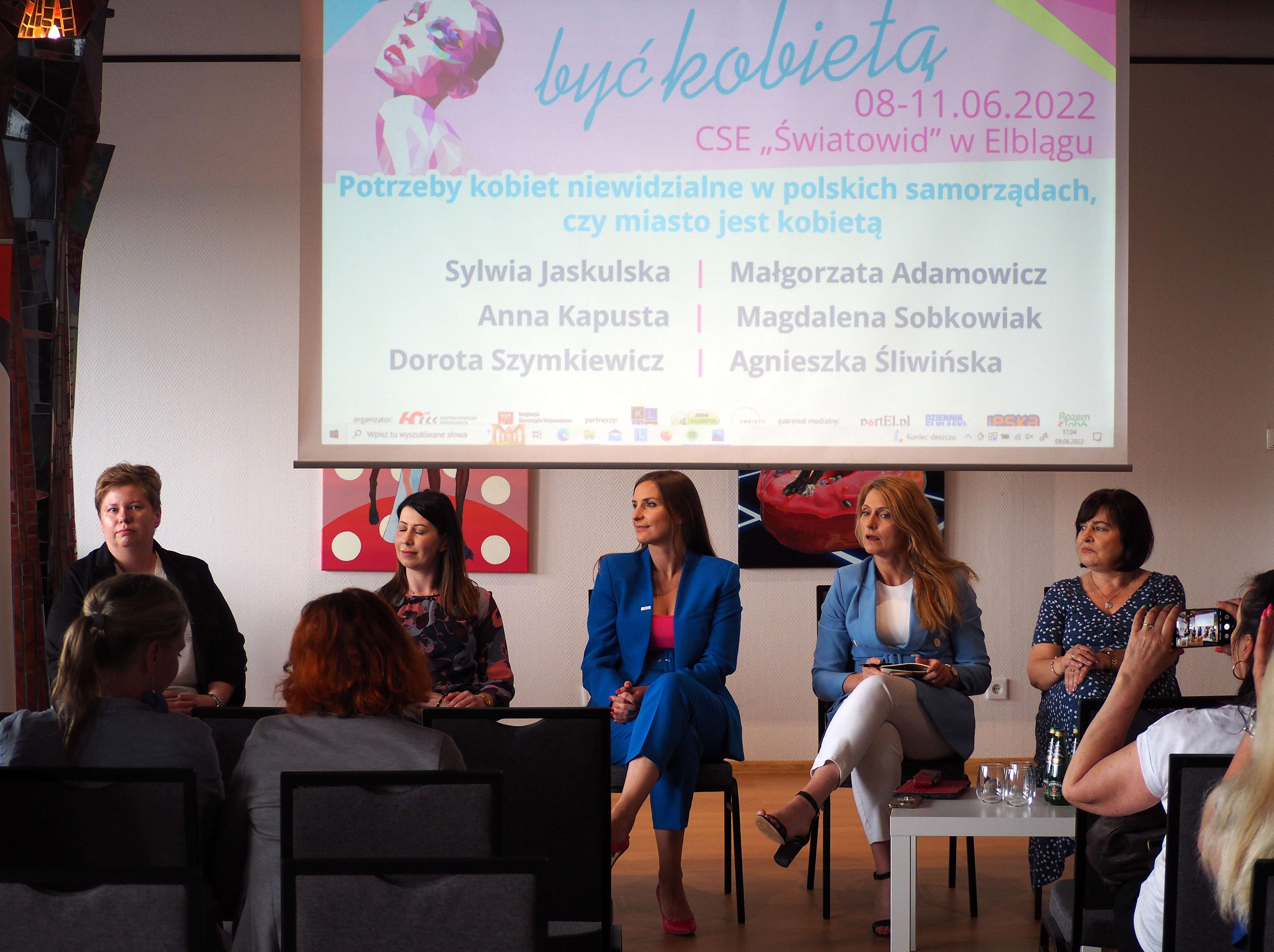 Panel dyskusyjny: Potrzeby kobiet niewidzialne w polskich samorządach