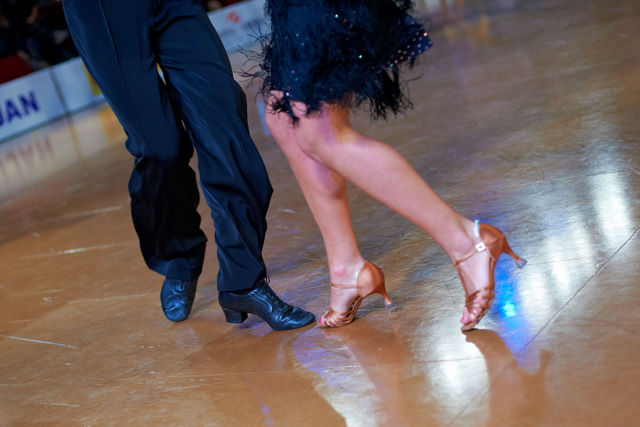 Kurs tańca towarzyskiego dla dorosłych