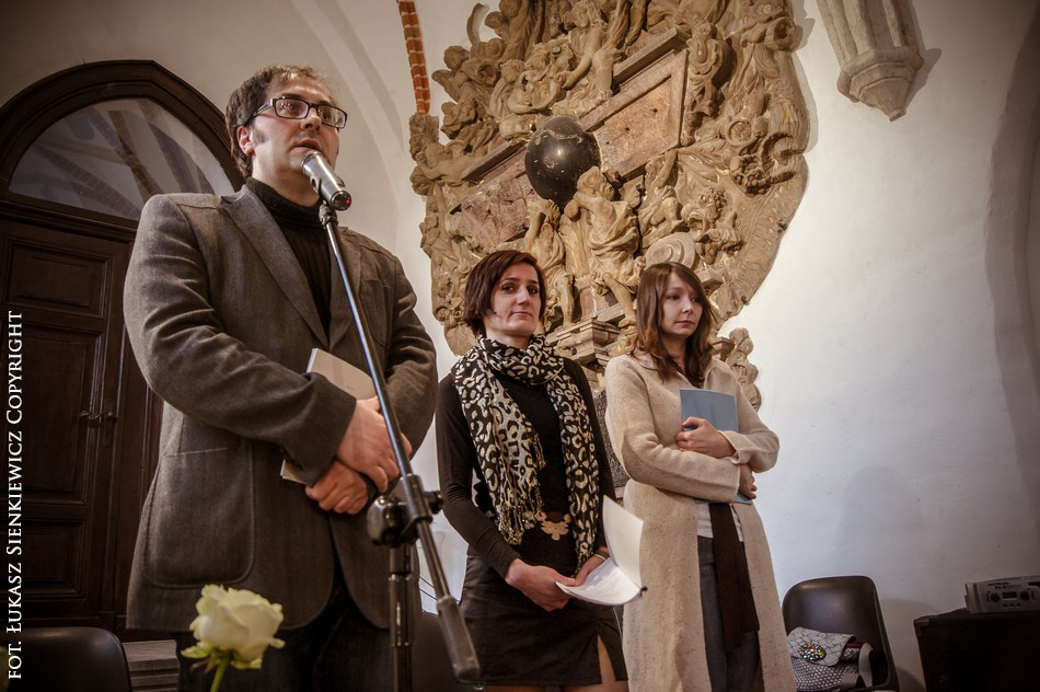 Pogodzić się z utratą... Wystawa Karoliny Jonderko