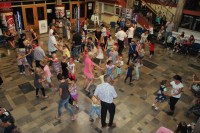 Wspólne tańce w kubańskich rytmach