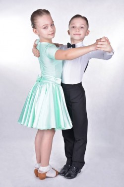 Taniec towarzyski rozwija i uczy